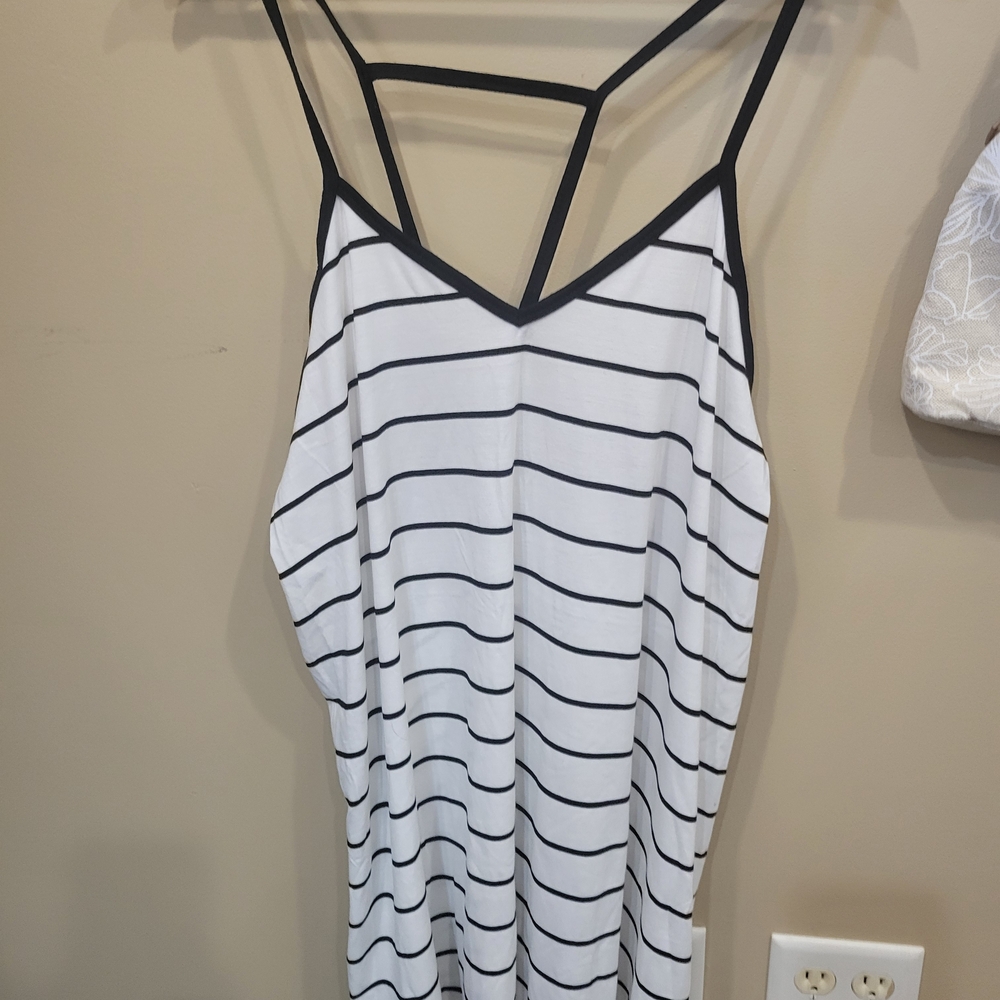 Women's Black and White Striped Top